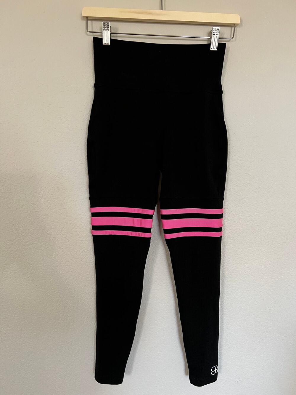 Bombshell Sportswear Leggings Womens XS Compression Black with Pink Stripe